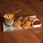 FILE DE ȘALĂU ÎN PANKO CU CARTOFI PRĂJIȚI-<br>FISH FINGERS IN PANKO WITH FRIED POTATOES