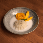 BUDINCA DE OREZ CU MANGO-<br>FRESH MANGO WITH STIKY RICE